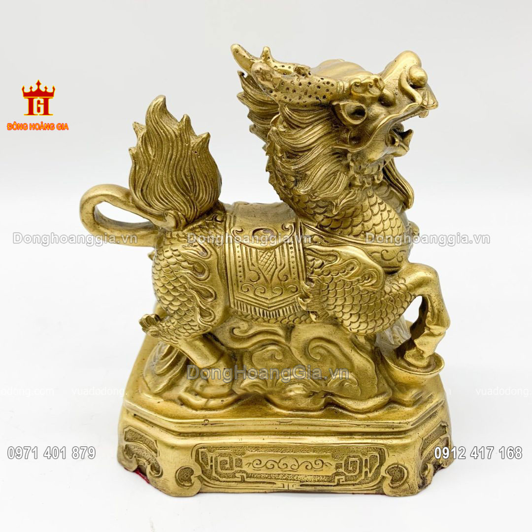 Từng đường nét trên pho tượng kỳ lân được chế tác tinh xảo